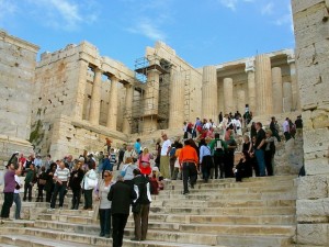 acropolis_tourists
