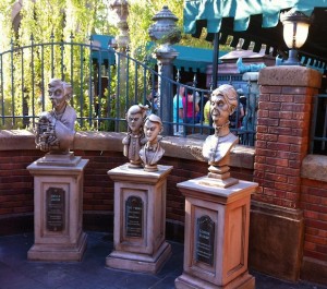 haunted-statues